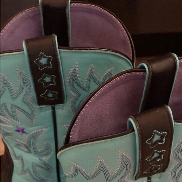 “Ariat” Leather Western Boots  
Size 8.5 - Picture 6 of 12